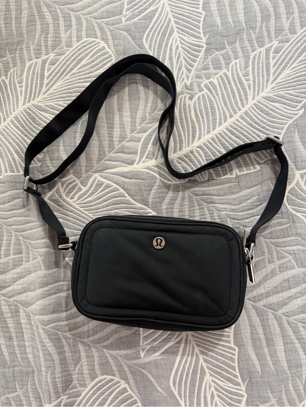 Lululemon Crossbody Camera Bag Black 2l